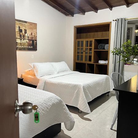 New Memphis Hostal Μεντεγίν Εξωτερικό φωτογραφία