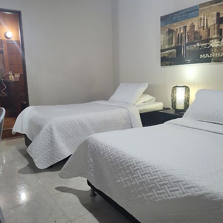 New Memphis Hostal Μεντεγίν Εξωτερικό φωτογραφία