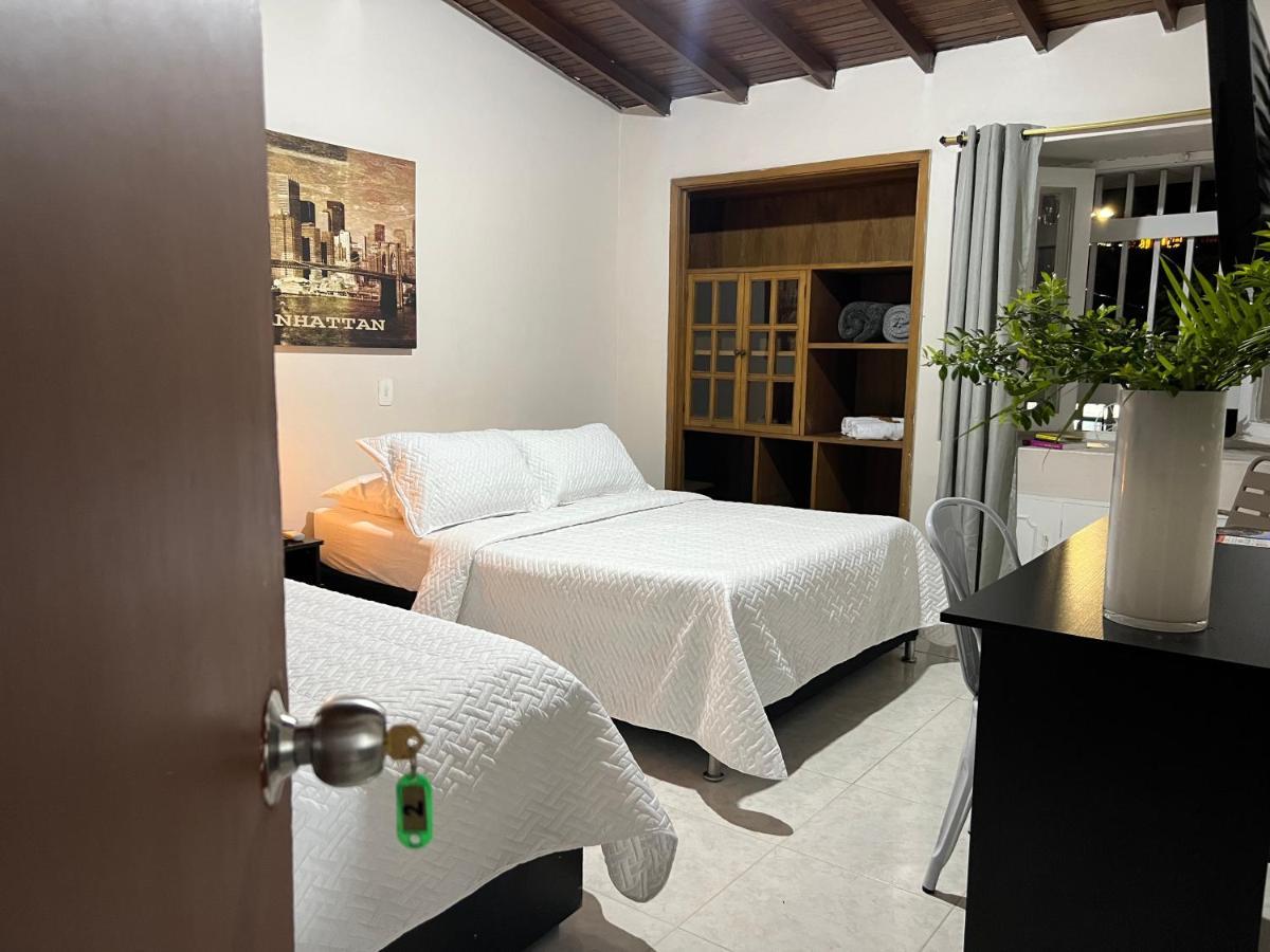 New Memphis Hostal Μεντεγίν Εξωτερικό φωτογραφία