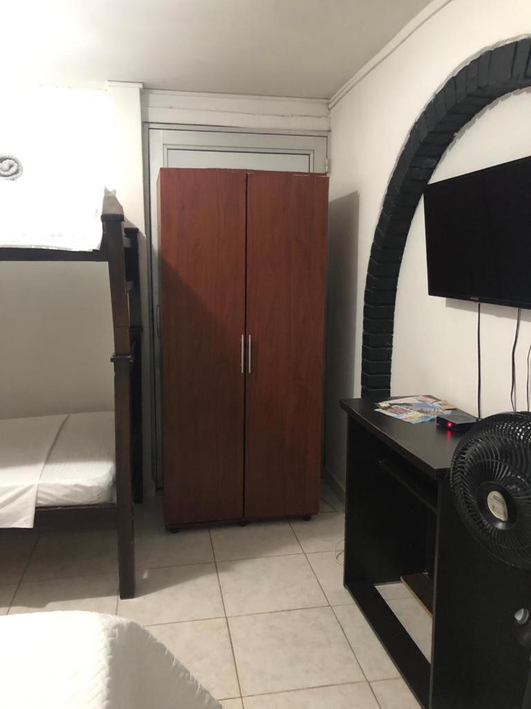 New Memphis Hostal Μεντεγίν Εξωτερικό φωτογραφία