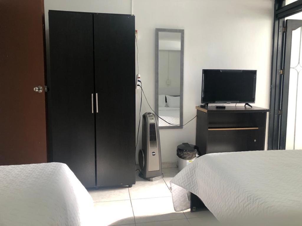 New Memphis Hostal Μεντεγίν Εξωτερικό φωτογραφία