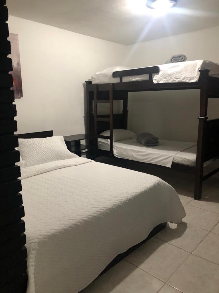 New Memphis Hostal Μεντεγίν Εξωτερικό φωτογραφία