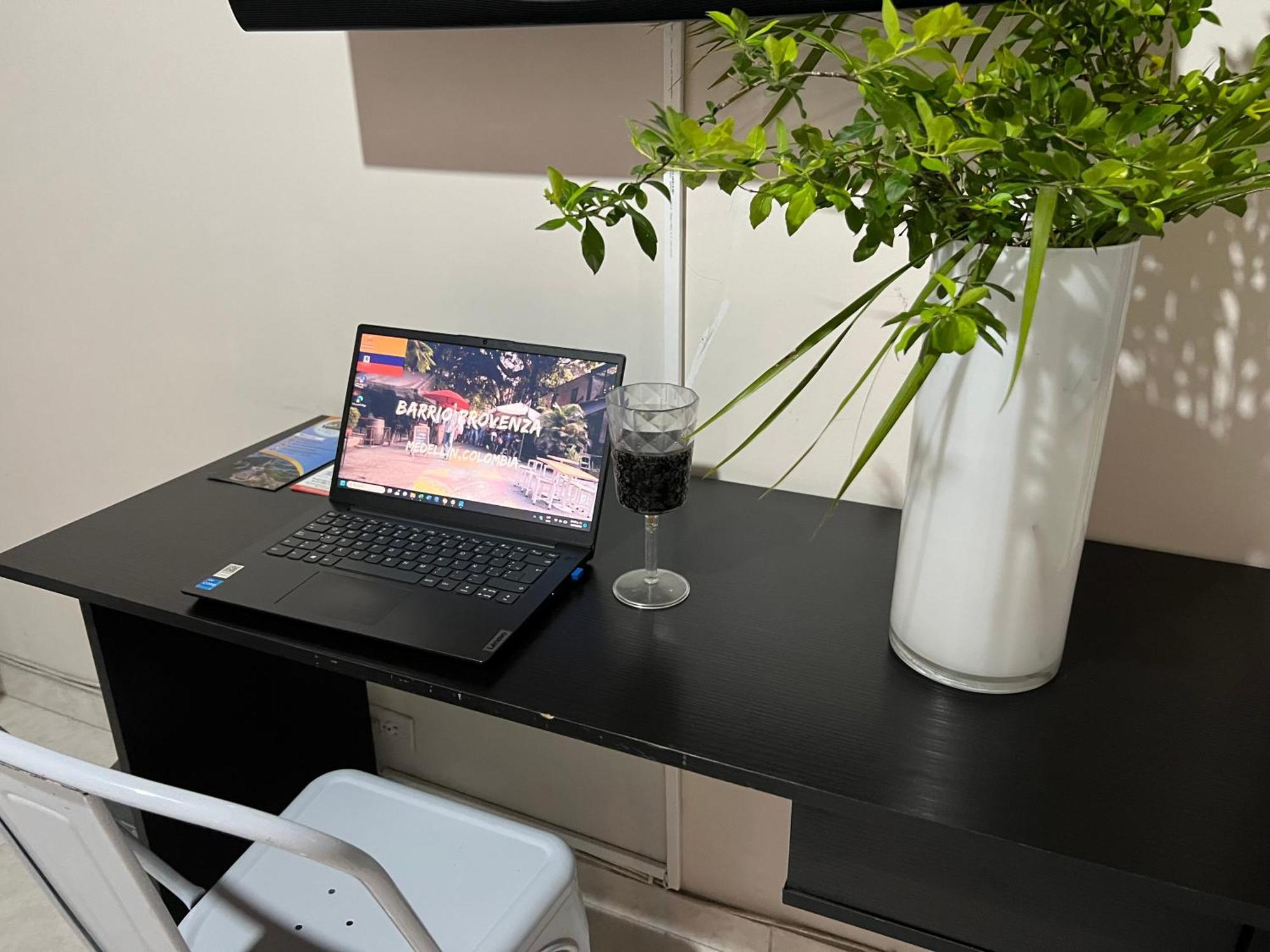 New Memphis Hostal Μεντεγίν Εξωτερικό φωτογραφία